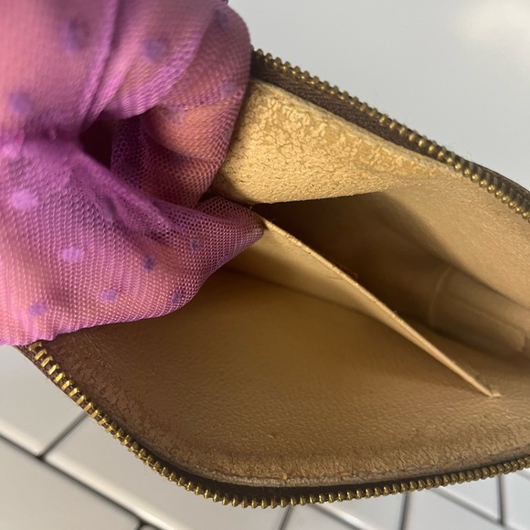 LOUIS VUITTON
Monogram Cosmetic Pouch - Picture 8 of 10